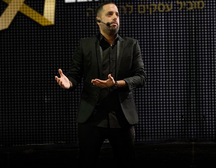 איך ייעוץ עסקי אסטרטגי נכון יכול לגרום לך להפסיק לרדוף אחר לקוחות ולהתחיל להרוויח הרבה יותר?